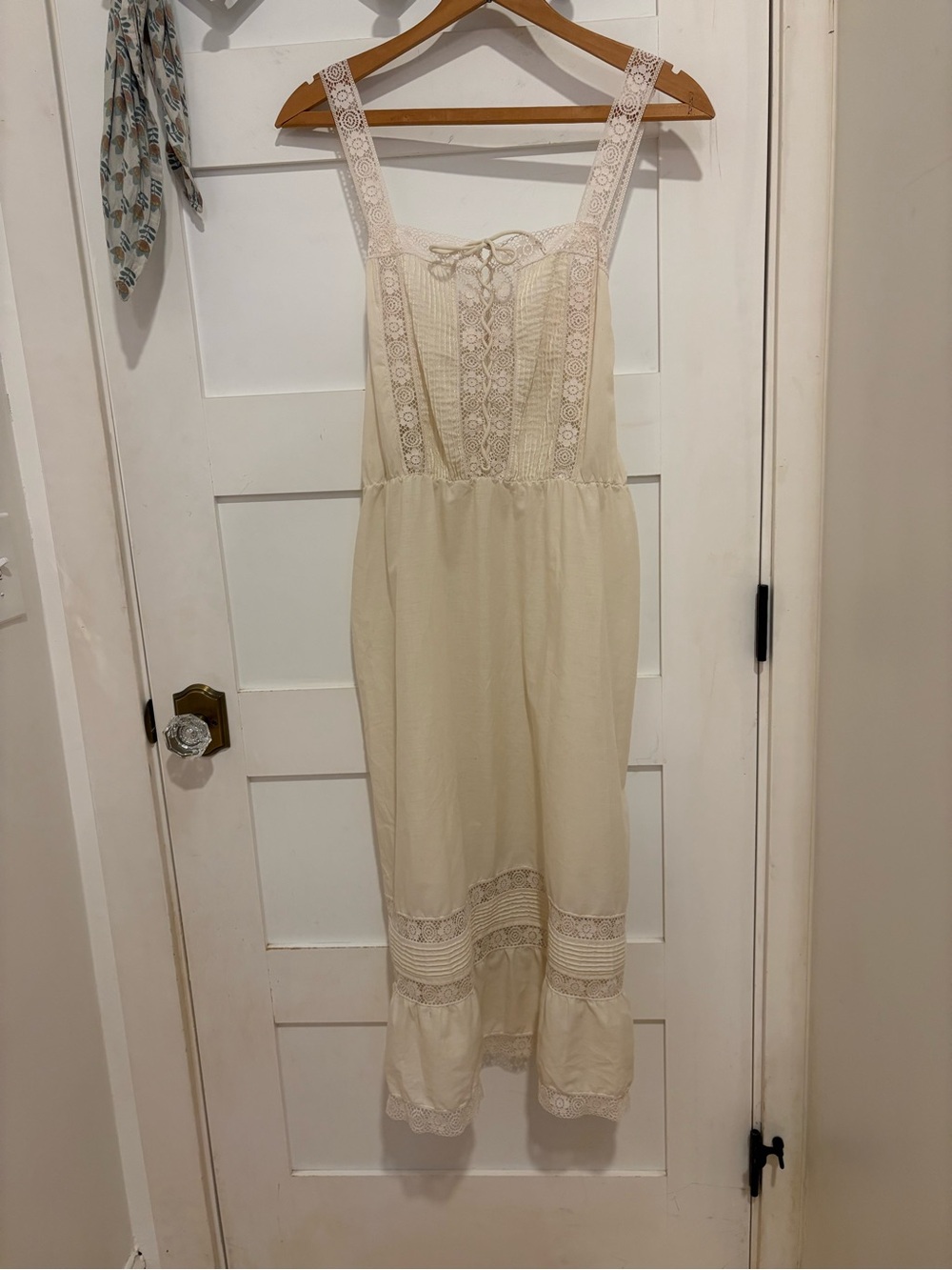 Vintage 1970’s Lace-Trim Cream Chemise Slip